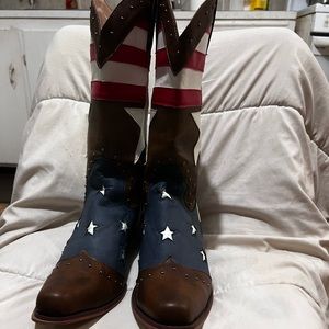 COWBOY BOOTS